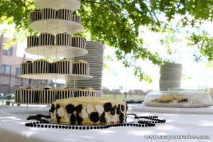 wedding cupcakes cake black white